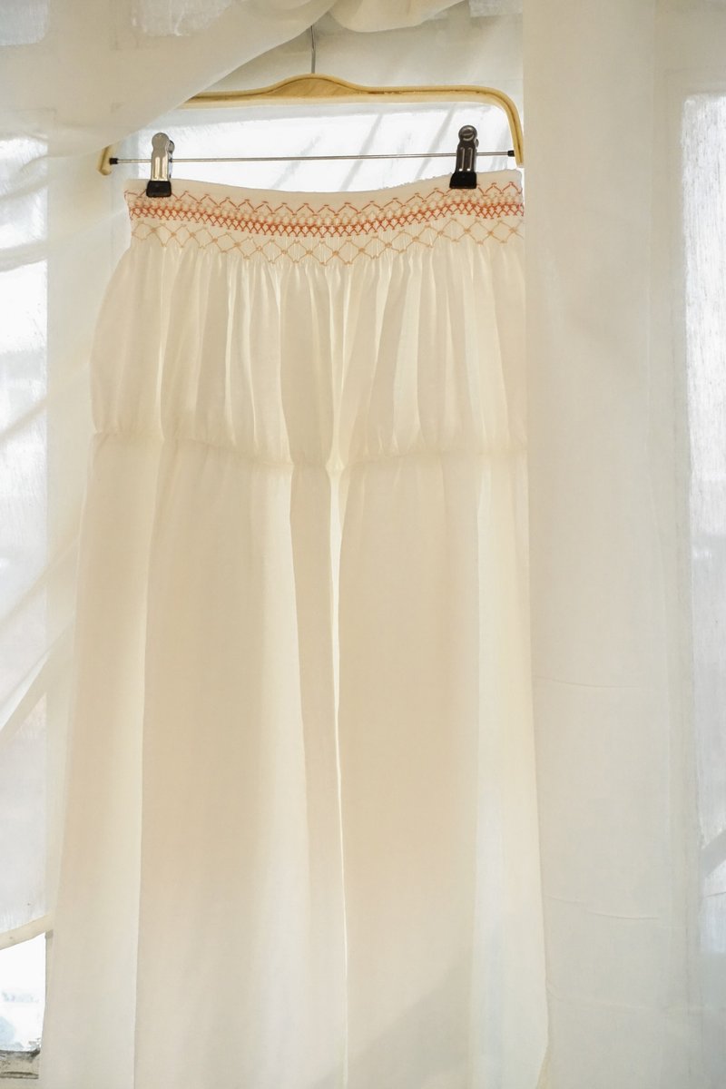 (ENGLISH SMOCKING) Cottage sunset cloud smocking skirt - Skirts - Cotton & Hemp White