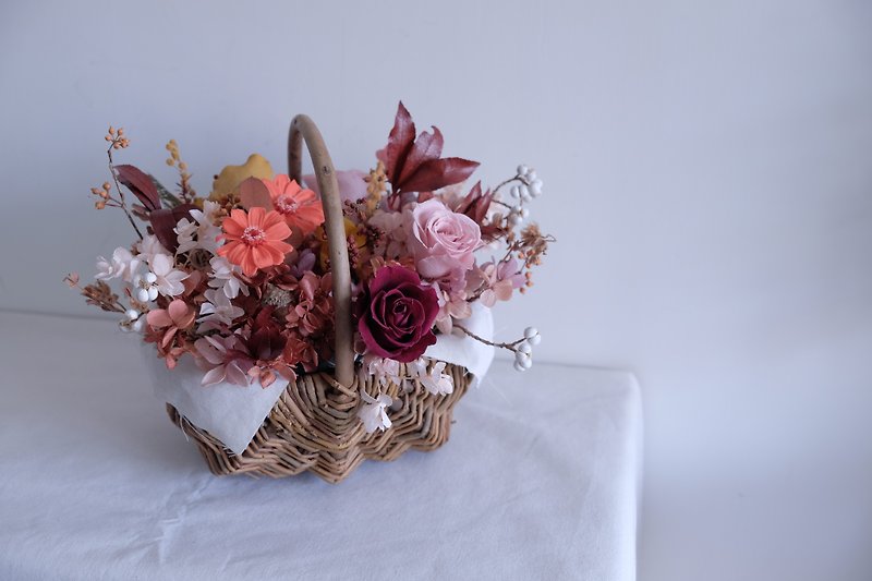 Mother's Day gift [btf elegant eternal flower basket] housewarming, opening celebration, promotion congratulations - ช่อดอกไม้แห้ง - พืช/ดอกไม้ สีส้ม