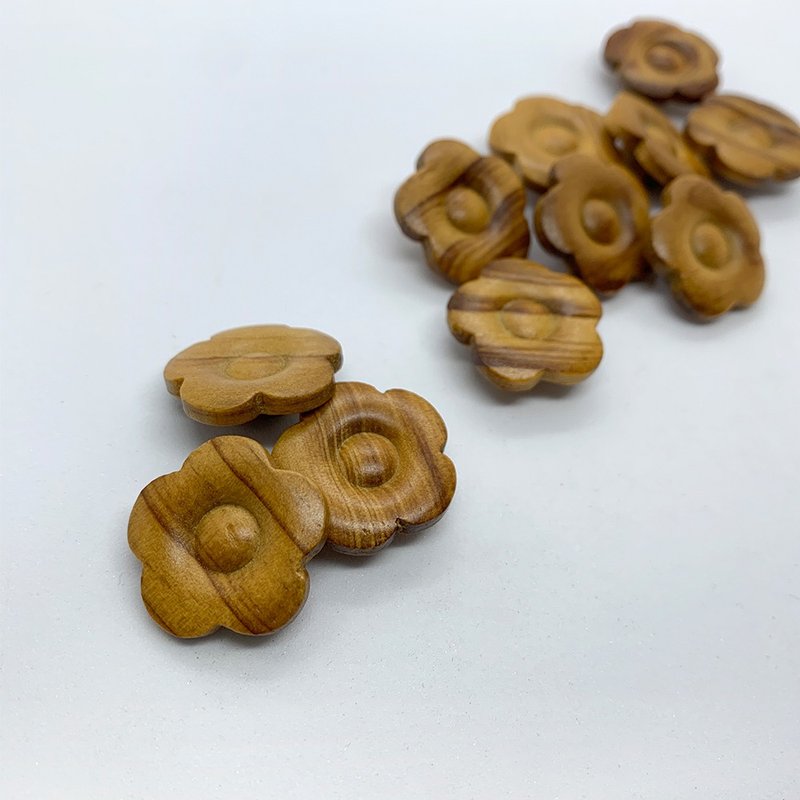 Hana Mokuba – 花形原木釦(大) (一包) - 其他 - 其他材質 
