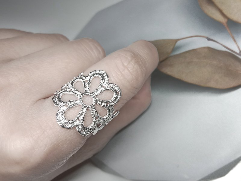 S Lee 蕾絲創作系列 七瓣花戒子/戒指/lace  (925銀 ) - 戒指 - 純銀 
