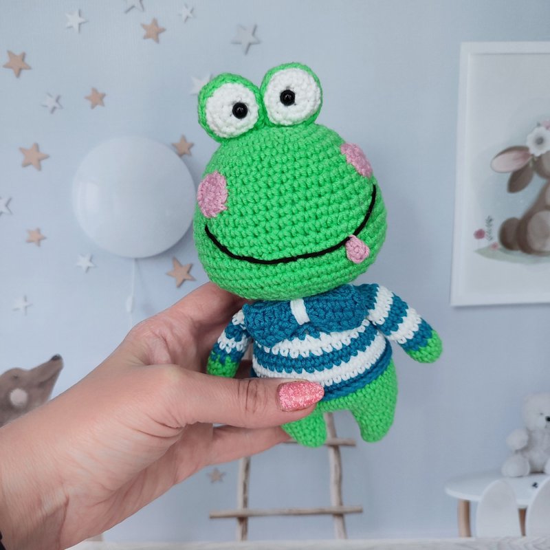 Funny frog toy, crocheted frog, soft frog toy - 寶寶/兒童玩具/玩偶 - 其他材質 綠色