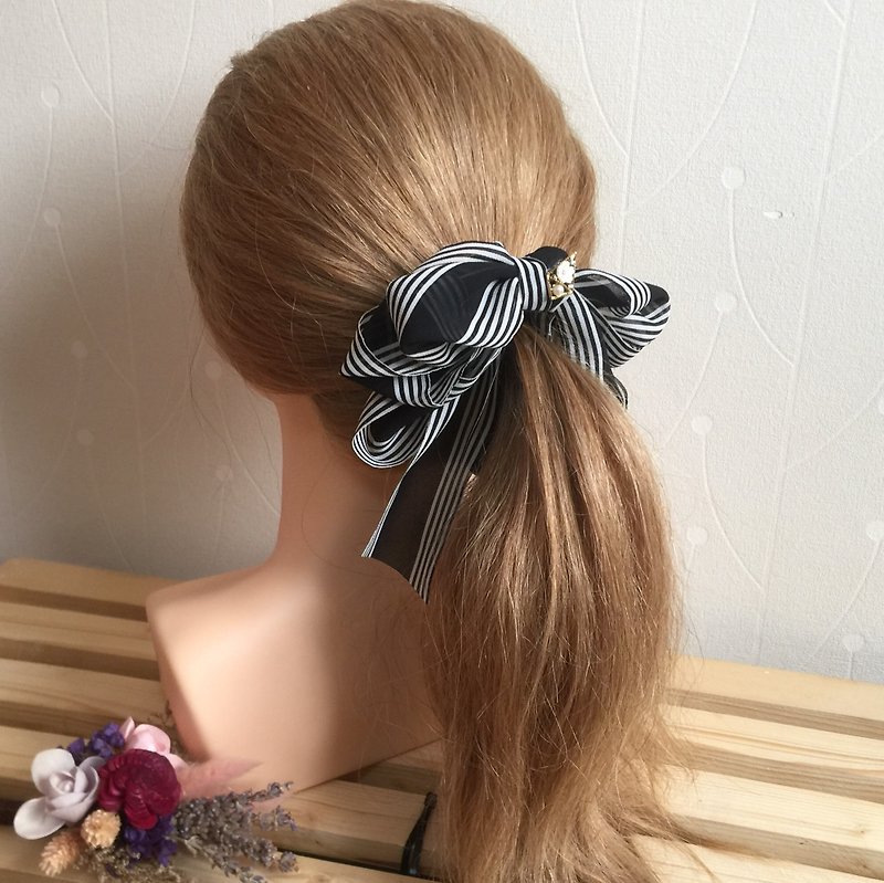 Black multi-layer striped chiffon three-dimensional bow banana clip ~ hairpin fairy clip hair ring hair bundle - เครื่องประดับผม - วัสดุอื่นๆ สีดำ