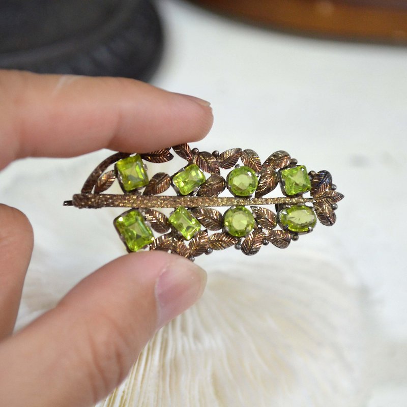 復古綠水晶古銅閃亮胸針 高貴優雅 日本高級二手中古珠寶首飾古著