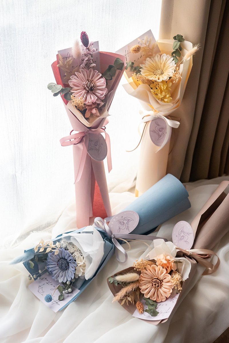 Textured Korean-style sunflower packaging bouquet - eternal flower gift | graduation gift (with bag) - ช่อดอกไม้แห้ง - พืช/ดอกไม้ หลากหลายสี
