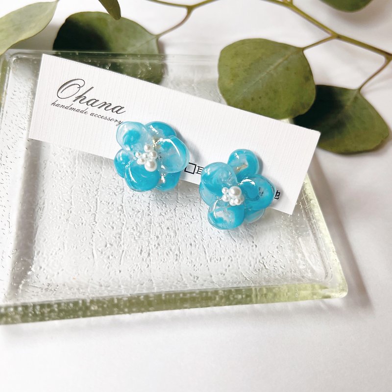 Ohana design three-dimensional flower earrings Clip-On anti-allergic uv glue - Earrings & Clip-ons - Resin Blue