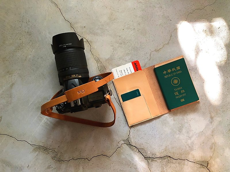 都市探索 手工 BUTTERO相機背帶 原色植鞣護照套 聖誕包裝 - 相機/拍立得 - 真皮 多色