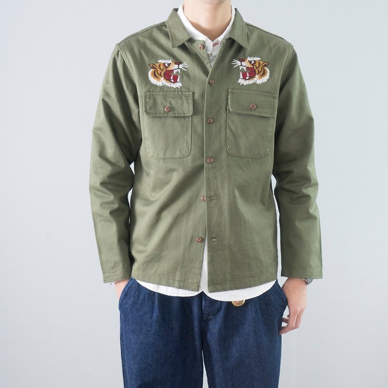 Japanese matching American retro tiger head embroidery canvas long sleeve tooling shirt thick substantial shirt - เสื้อเชิ้ตผู้ชาย - ผ้าฝ้าย/ผ้าลินิน สีเขียว