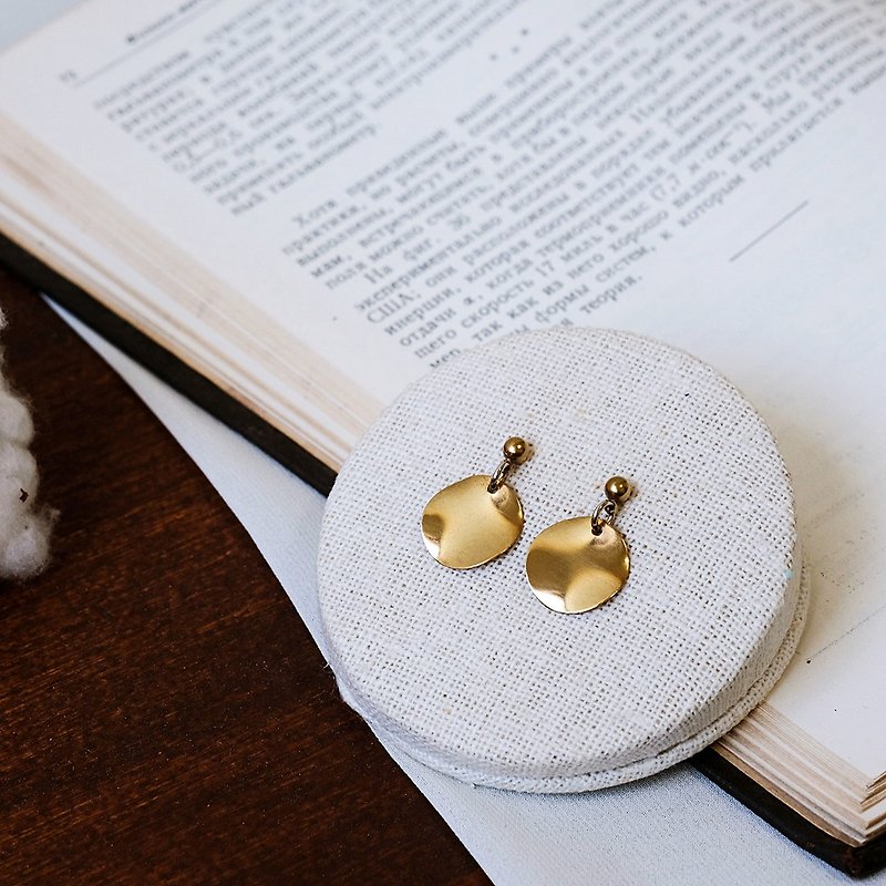 Vintage brass simple wavy round ear/clip earrings - ต่างหู - ทองแดงทองเหลือง สีทอง