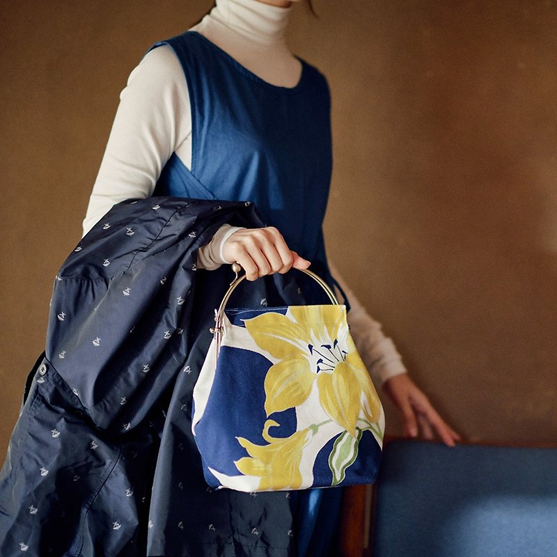 Benly Clasp Bag (Large) Yuri with Adjustable Shoulder Strap [Made in Japan] - กระเป๋าแมสเซนเจอร์ - ผ้าฝ้าย/ผ้าลินิน สีเหลือง