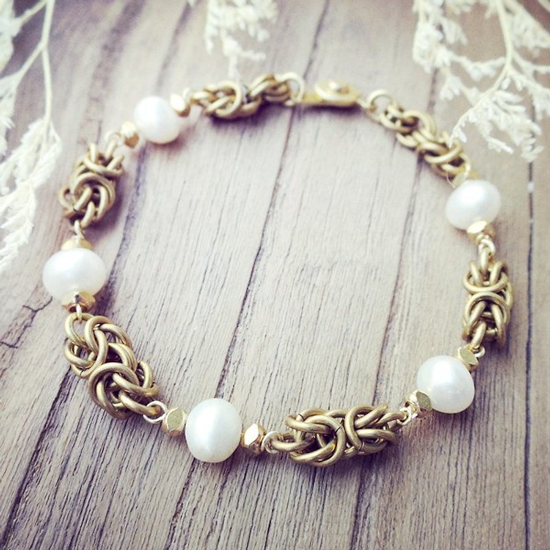 VIIART. Ear knot. Bronze pearl bracelet - Bracelets - Other Metals White