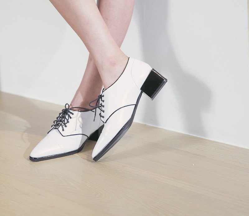 Jump color retro square leather heel shoes white - Women's Oxford Shoes - Genuine Leather White