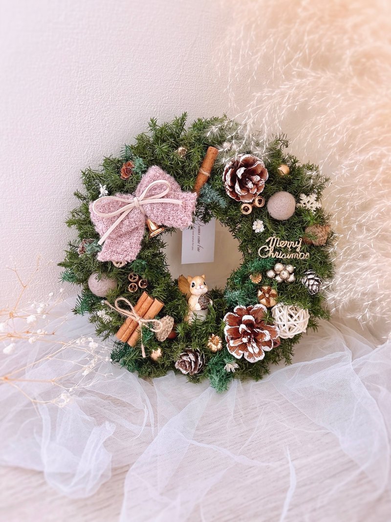 【聖誕花圈】冬日小松鼠花圈-小 l 永生雪松 附贈禮盒包裝 20cm - 乾燥花/永生花 - 植物．花 綠色