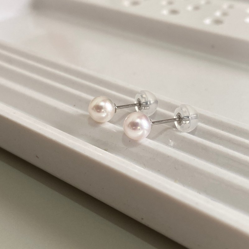 一粒 パール ピアス 6-6.5mm プラチナ K18YG K10YG K10PG 本真珠 あこや真珠 スタッドピアス Made in Japan - 耳環/耳夾/耳骨夾 - 珍珠 白色