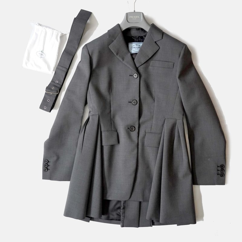 Brand new and unused PRADA gray pleated hem loose long-sleeved suit jacket top luxury fashion brand - Women's Blazers & Trench Coats - Genuine Leather Gray