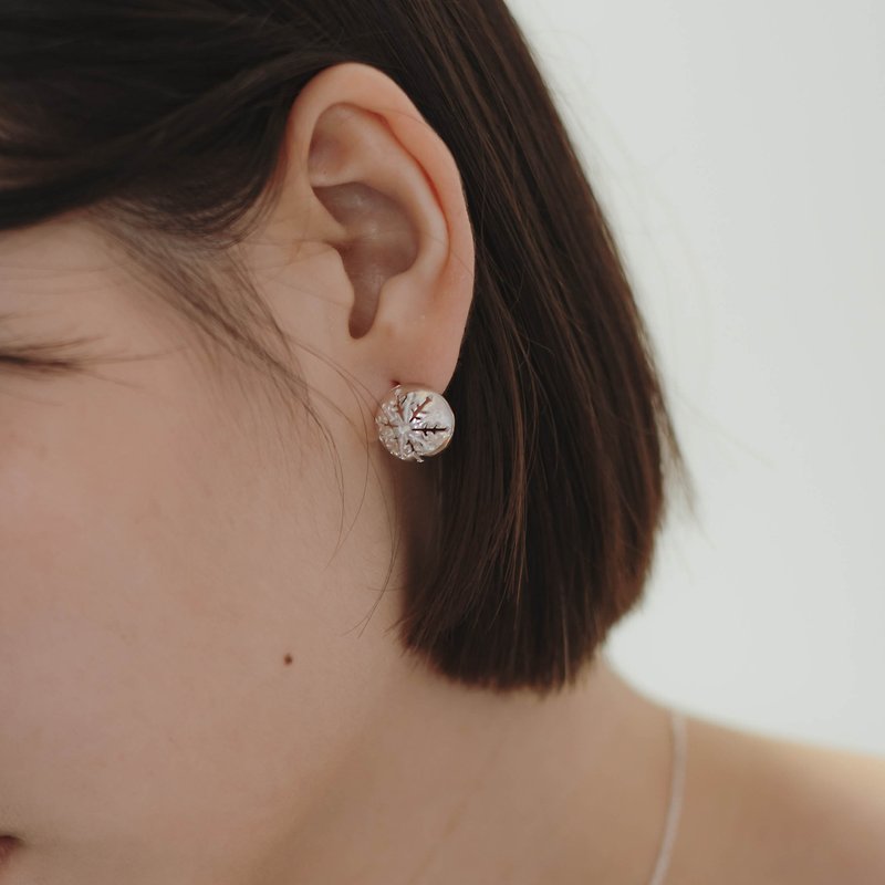 Half round ball snowflake earrings - ต่างหู - เงินแท้ สีเงิน