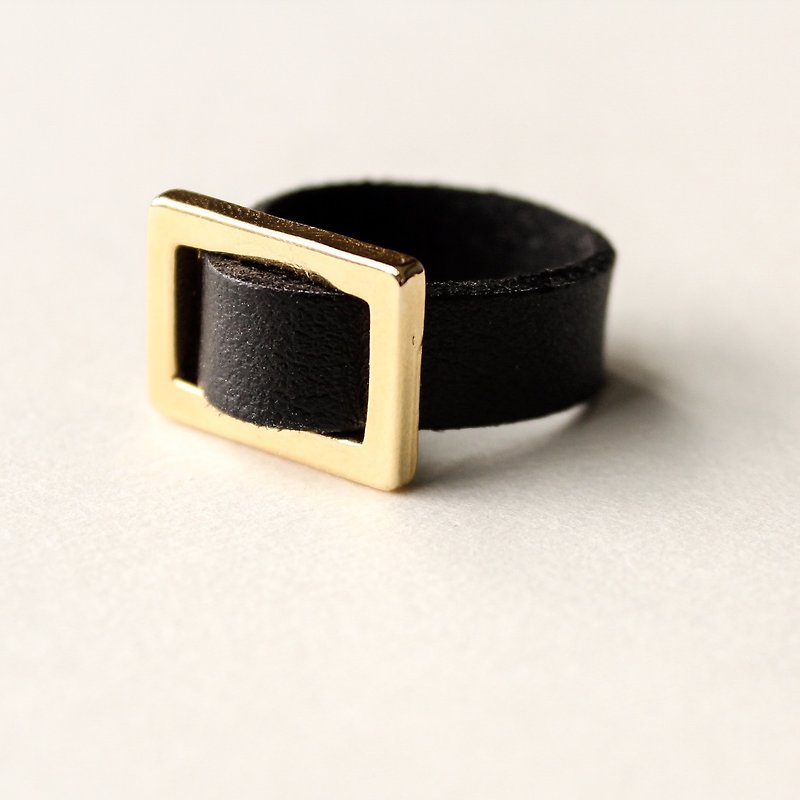 [Day daily] gold button leather black ring - แหวนทั่วไป - หนังแท้ 