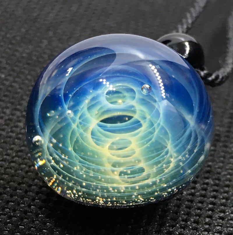 boroccus  The solid whirlpool design  Thermal glass  Pendant. - Necklaces - Glass Blue
