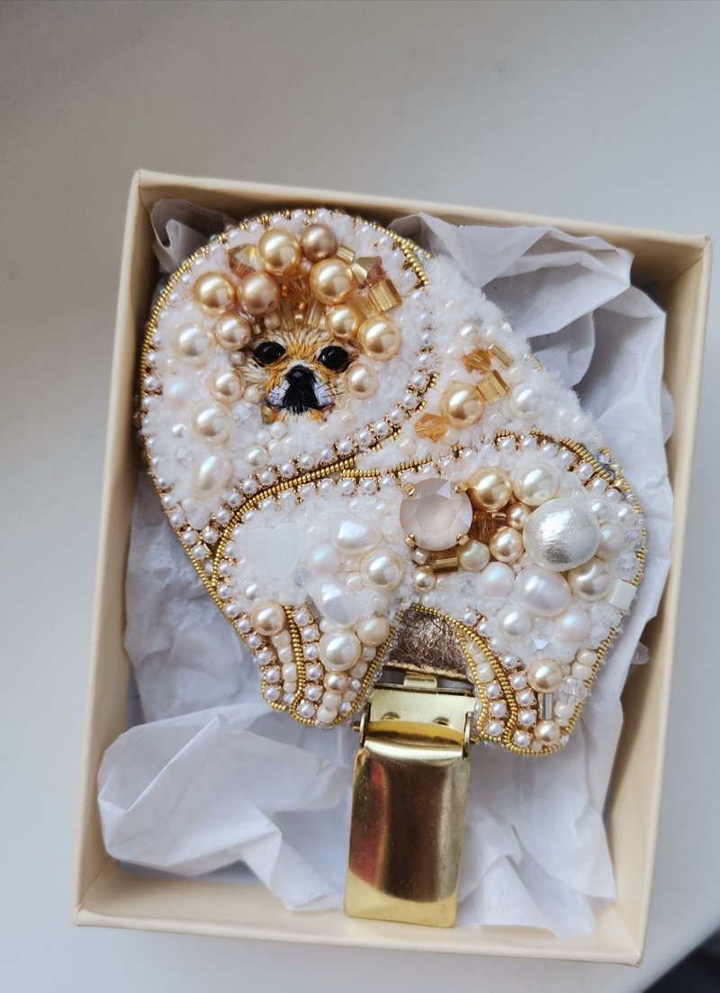 Pomeranian pet portrait brooch, pomeranian jewelry, dog show number clip, - 胸針 - 玻璃 金色