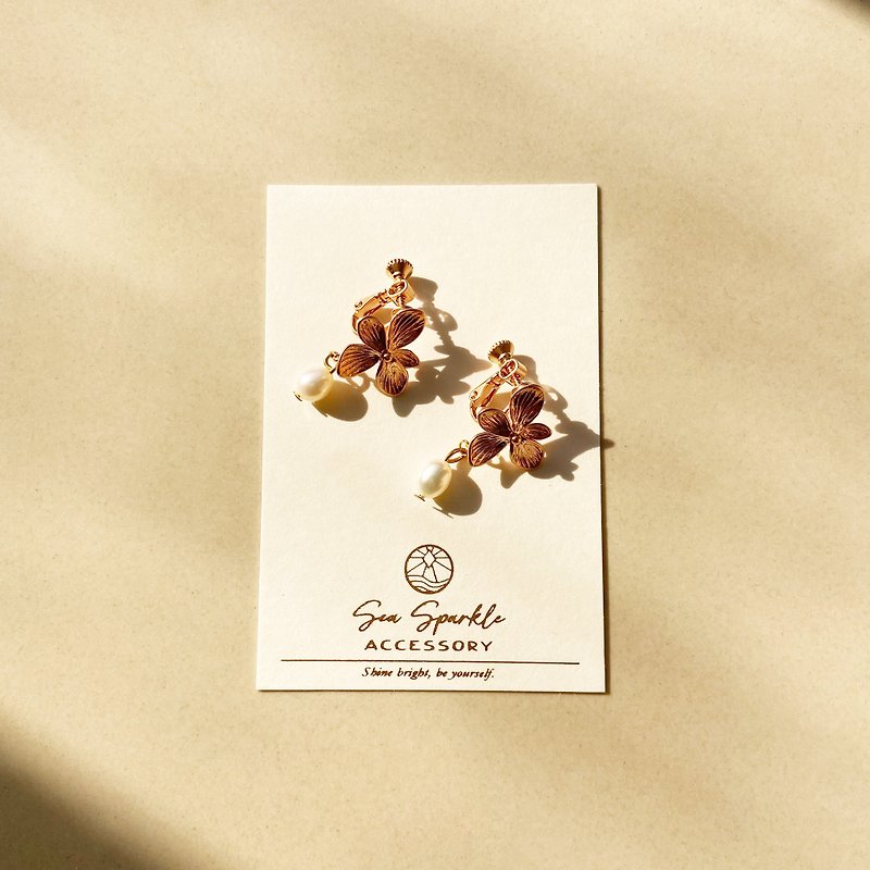 Fragance | 14KGP Rose Gold Flower-like Pearls Earclips