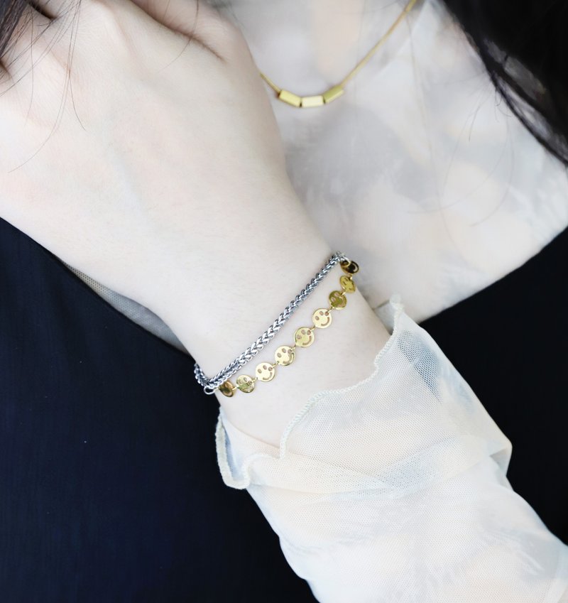 American Asymmetric Smile Bracelet 316L Medical Steel/Golden Smiley Face - สร้อยข้อมือ - สแตนเลส สีทอง