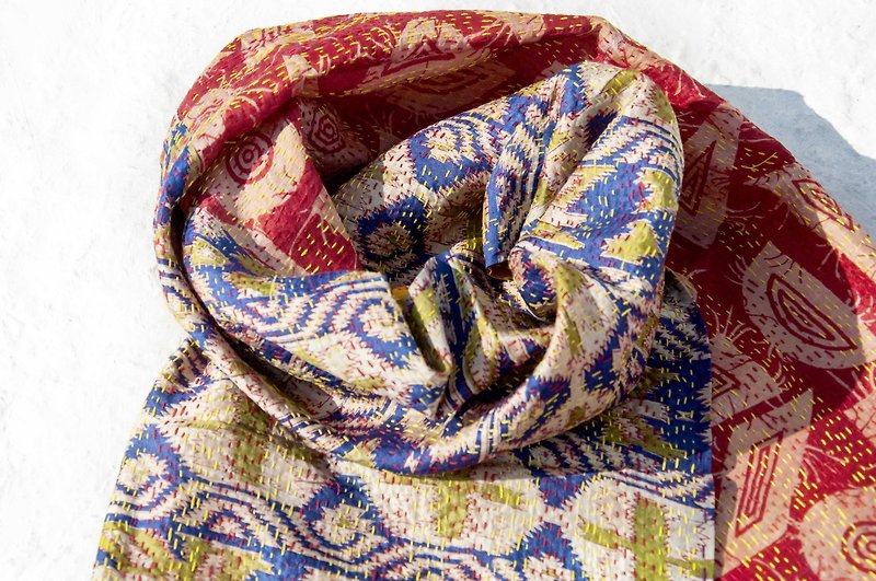手工縫紗麗布絲巾/絲綢刺繡圍巾/印度絲綢刺繡絲巾-繽紛南美幾何 - 絲巾 - 絲．絹 紅色