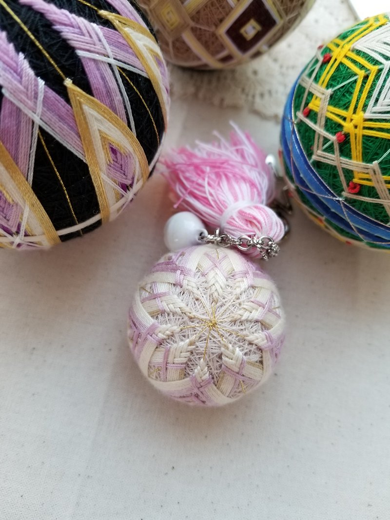Color Thread Rihe Xiaoju Ball Decoration Keychain Pendant-White Cherry Double Side (Full Hand) S Size - ที่ห้อยกุญแจ - งานปัก สีม่วง