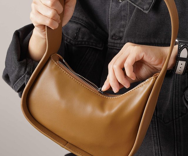 Half Moon Bag Leather Material High Quality Shoulder Underarm Bag