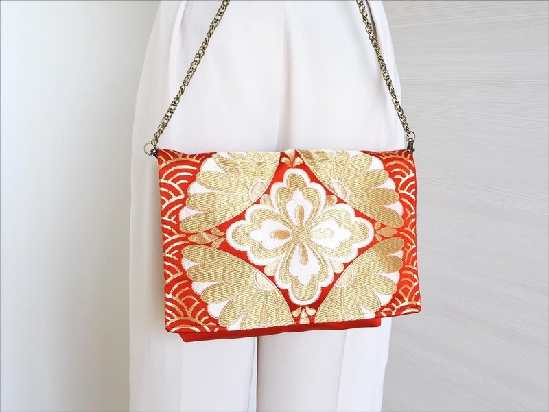 【日本製 ハンドメイド】着物帯xショルダーバッグ　クラッチバッグ　着物　リメイク　和モダン　パーティーバッグ　個性的　一点物　和柄 - 側背包/斜背包 - 絲．絹 紅色
