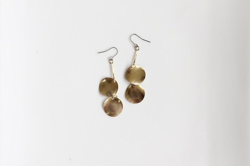Circle twins simple wild brass shape earrings - Earrings & Clip-ons - Other Metals Gold