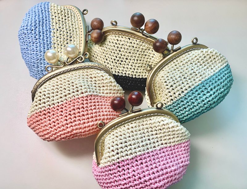 Japanese raffia woven gold bag cosmetic bag small things bag small oblique bag wooden beads and pearls 5 colors - Toiletry Bags & Pouches - Other Materials Blue