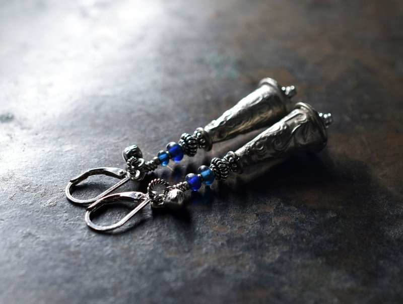 Old Afghan metal, blue and Indigo blue antique beads, Indian Silver bell earrings - ต่างหู - โลหะ สีเงิน