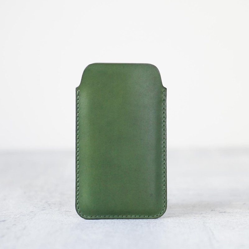 Olive Green genuine leather sleeve pouch case - เคส/ซองมือถือ - หนังแท้ สีเขียว