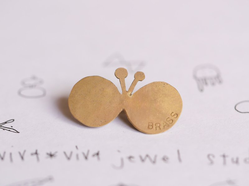 MUJI てふてふ  Butterfly  ちびブローチ　素材　真鍮 - ブローチ - 銅・真鍮 ゴールド