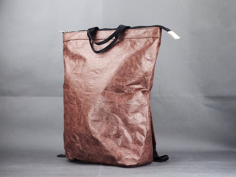 Tyvek 2 way Convertible (2 in 1) Backpack Handbag Tote Bag VINTAGE BROWN - กระเป๋าเป้สะพายหลัง - วัสดุกันนำ้ สีนำ้ตาล
