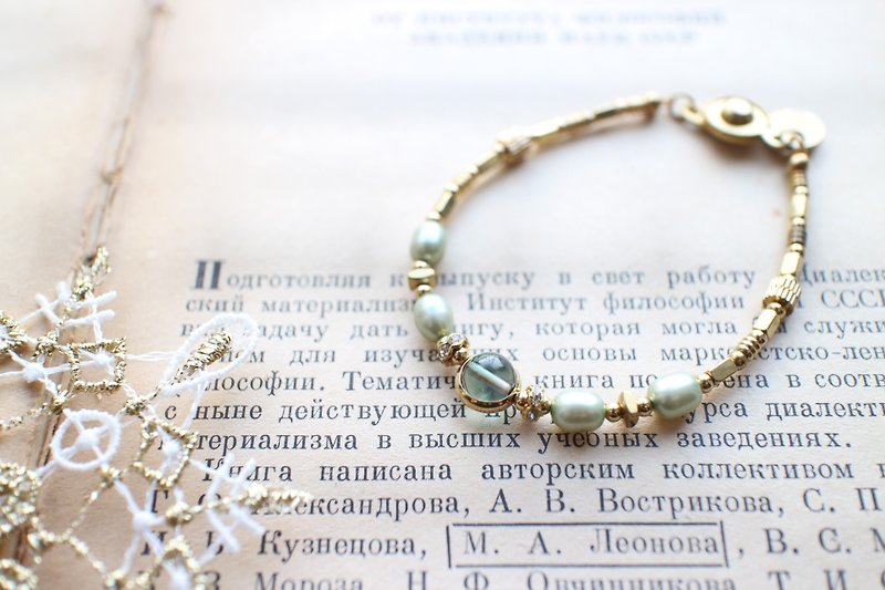 Charlotte~ Pearls / brass / fluorite handmade bracelet - สร้อยข้อมือ - โลหะ 