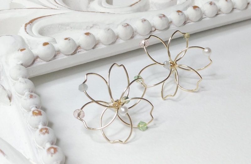 Sakura's Swaying Rolling Beads 14K Gold Earrings Rolling Sakura 14KGF earring - ต่างหู - โลหะ สีทอง