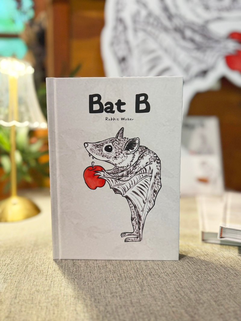 Bat B 蝙蝠B (英文版-可顛倒閱讀) - 刊物/書籍 - 紙 紅色