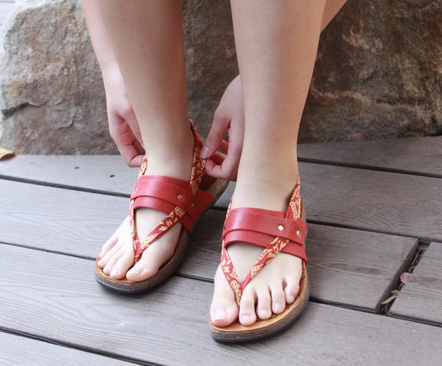 Will leather sandals discount stretch