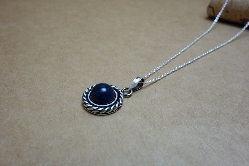 Lazurite silver necklace - สร้อยคอ - เครื่องประดับพลอย สีเงิน
