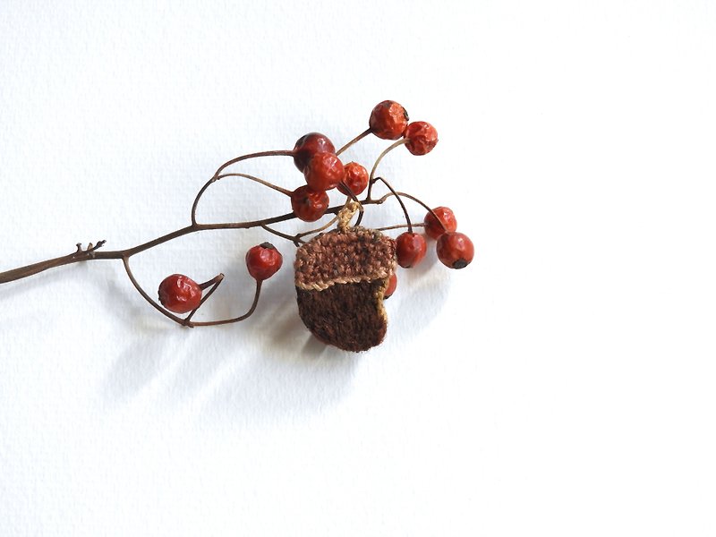 植物刺繡胸針 橡果 - 胸針/心口針 - 繡線 咖啡色
