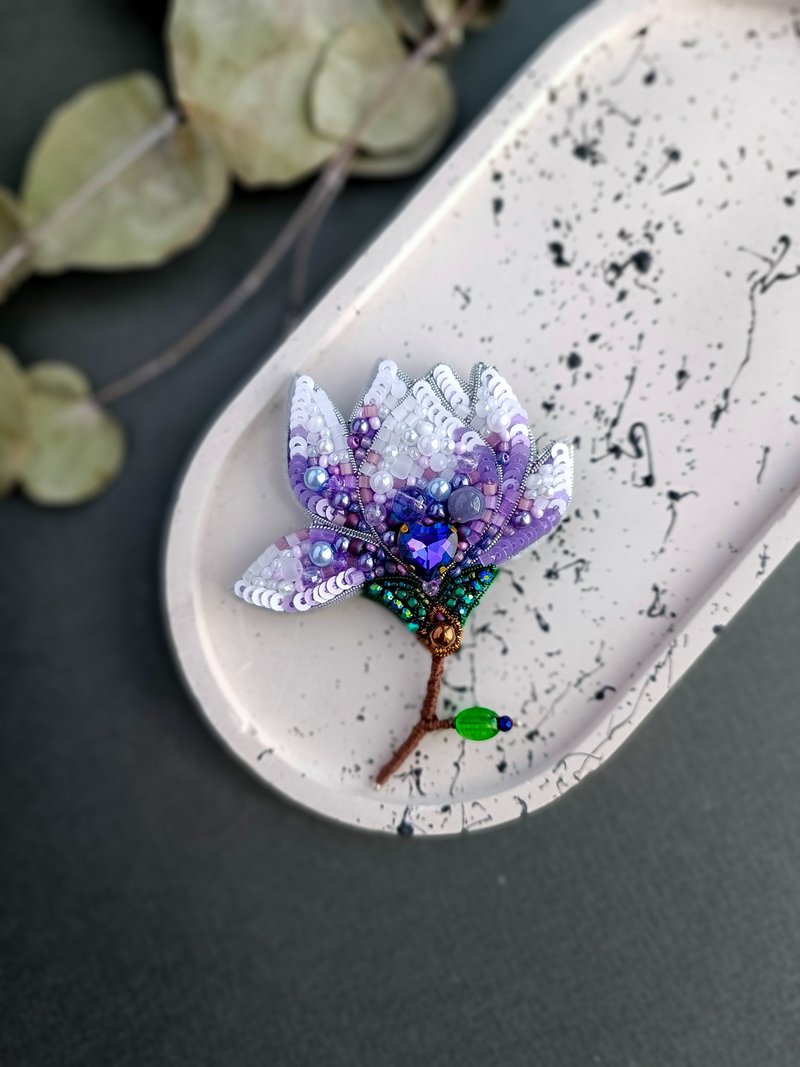 Embroidered magnolia brooch - Brooches - Other Metals Purple