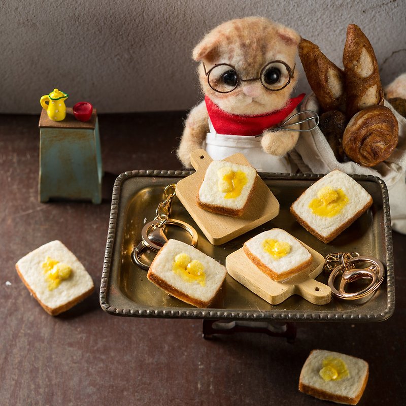 Realistic wool felt calf butter toast (magnet/pin/key ring/eggplant bag) - Keychains - Wool Gold