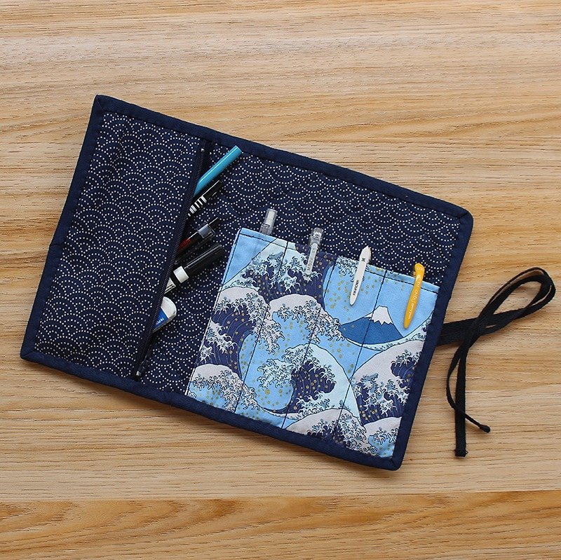 日式復古海浪富士山捲式筆袋/鉛筆盒 - 鉛筆盒/筆袋 - 棉．麻 
