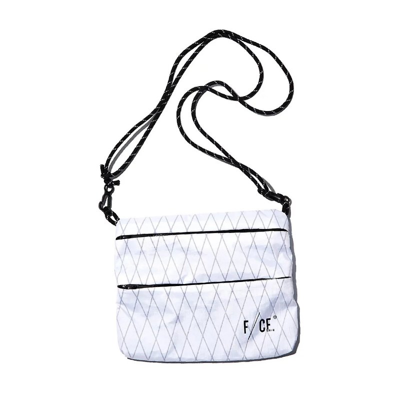 F/CE. x DYCTEAM - X-PAC Sacoche M Side Backpack (Medium-WHITE/White) - กระเป๋าแมสเซนเจอร์ - วัสดุกันนำ้ ขาว
