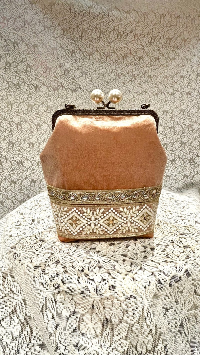 MBC 人手製 15cm 方形口金 珍珠頭 絲絨刺繡帶 蝦肉色 - 側背包/斜背包 - 棉．麻 橘色