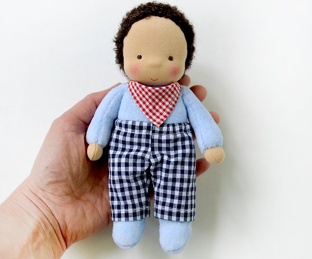 ウォルドルフ人形のポケット人形の高さは7インチ（18 cm）です 