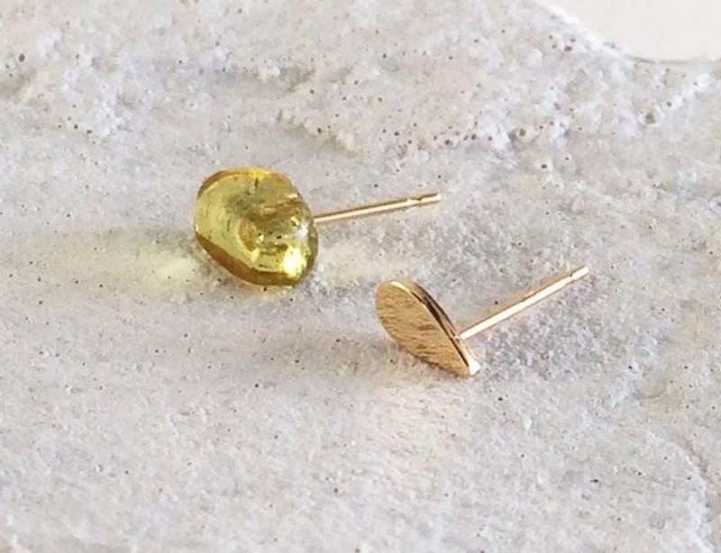 Baltic marine green amber (amber) K14 stud earrings - Earrings & Clip-ons - Gemstone 