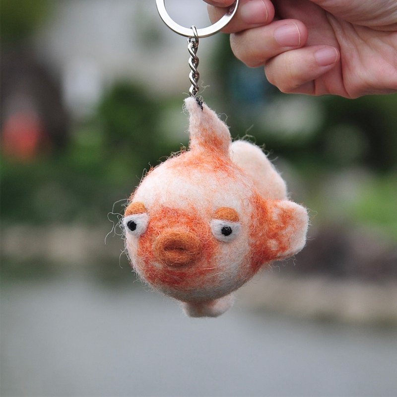 Graduation gift wool felt keychain Japanese style goldfish big eye goldfish - Keychains - Wool White