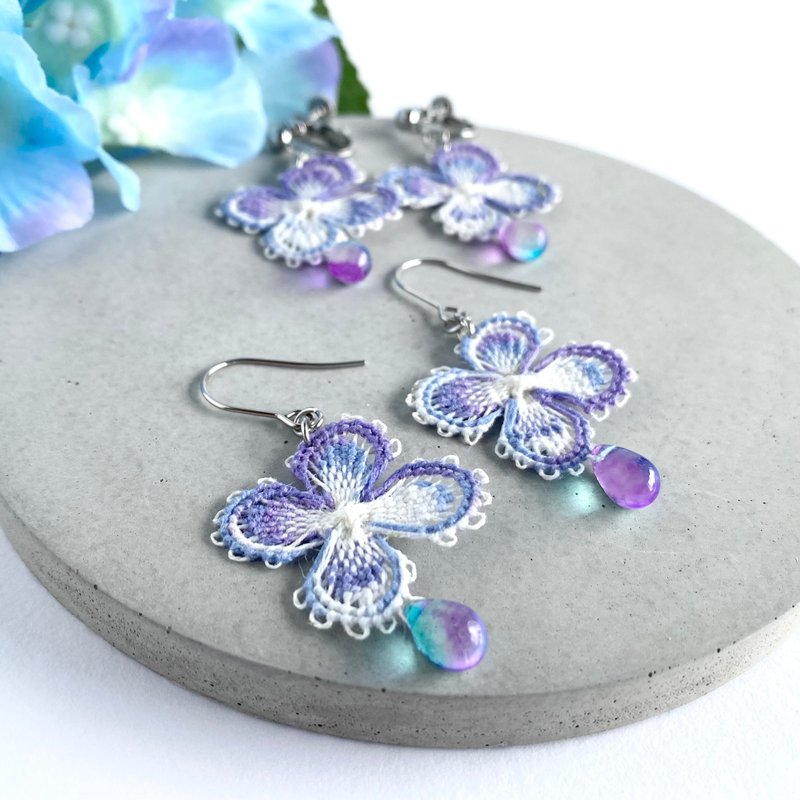 Hydrangea and Raindrop Thread and Glass Bead Earrings, Embroidery, Ñandutí - 耳環/耳夾 - 繡線 藍色