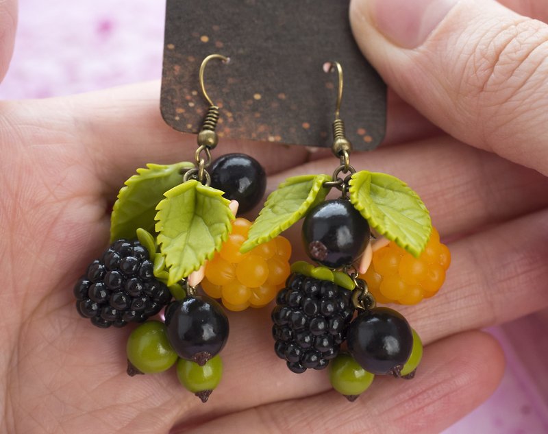 Polymer clay earrings Goblincore Weird earrings Fruit earrings Cloudberry - 耳環/耳夾 - 其他材質 橘色